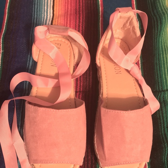 SOLD !!! ROSE COLOR WEDGE SANDALS W/ RIBBON TIE 9 - Picture 2 of 6